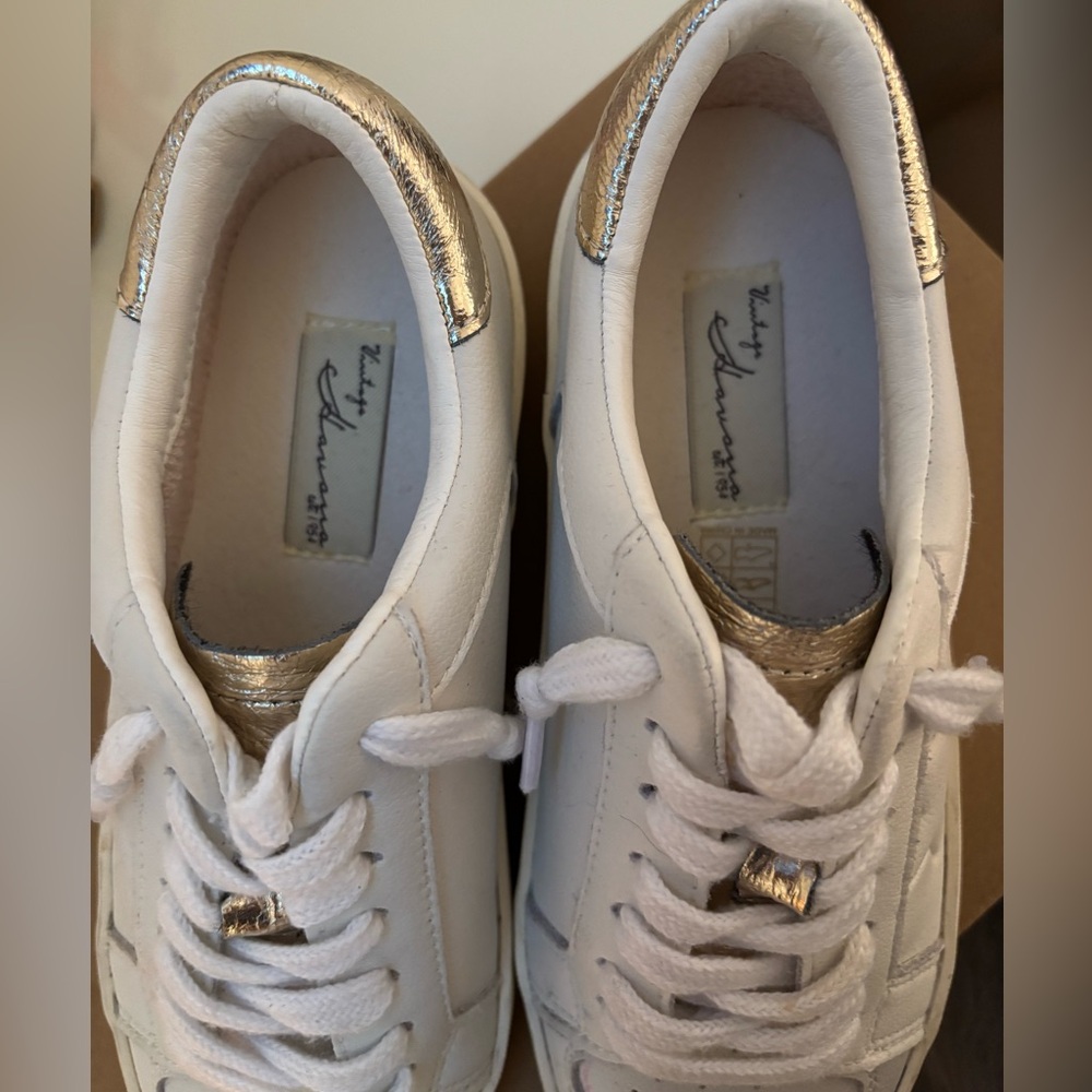 Vintage Havana white sneaks! - Picture 3 of 3